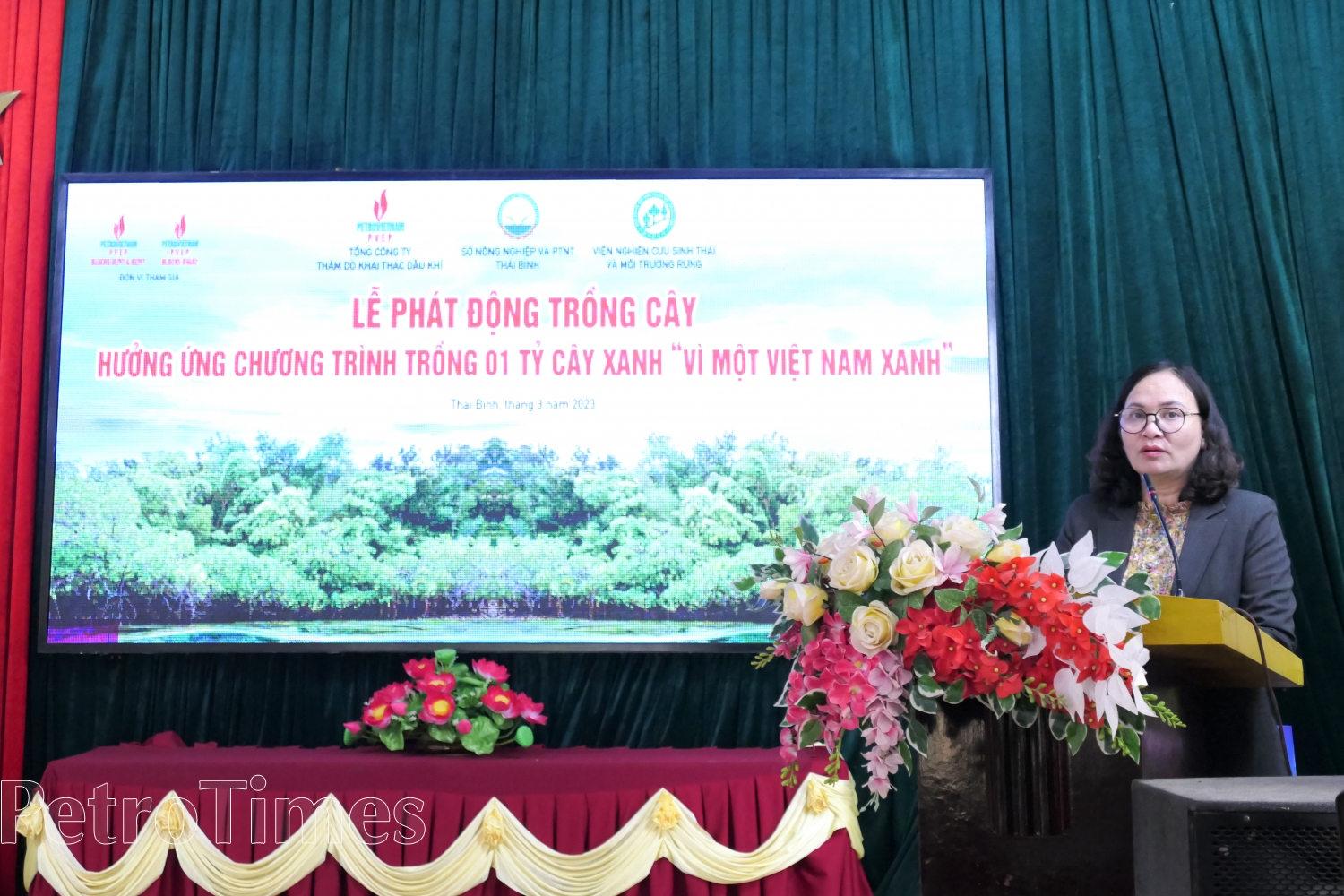 PVEP tài trợ 50.000 cây xanh rừng phòng hộ ven biển cho tỉnh Thái Bình PVEP tài trợ 50.000 cây xanh rừng phòng hộ ven biển cho tỉnh Thái Bình