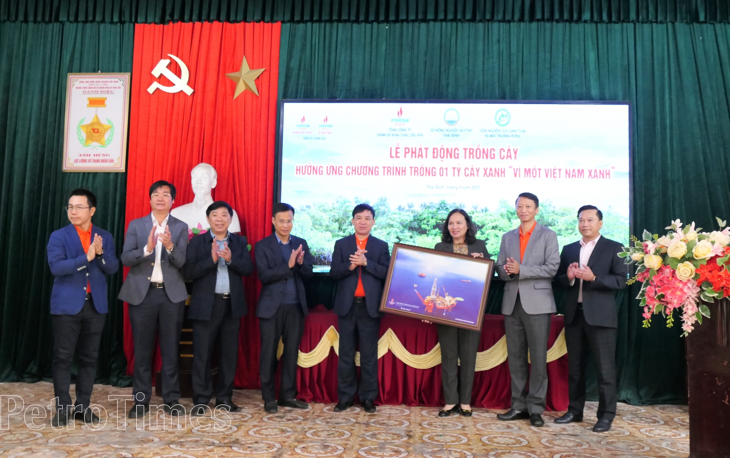 PVEP tài trợ 50.000 cây xanh rừng phòng hộ ven biển cho tỉnh Thái Bình PVEP tài trợ 50.000 cây xanh rừng phòng hộ ven biển cho tỉnh Thái Bình