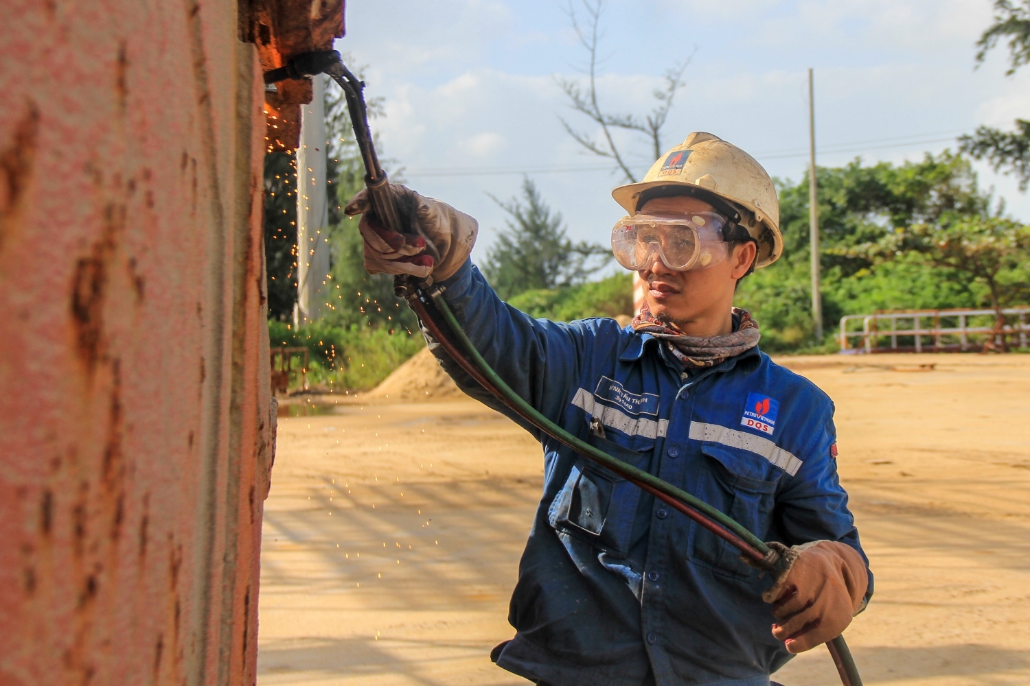 Kể từ khi Petrovietnam tiếp nhận, lương trung bình của người lao động DQS tăng 4 lần Kể từ khi Petrovietnam tiếp nhận, lương trung bình của người lao động DQS tăng 4 lần