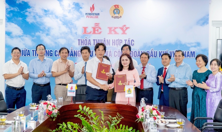 Công đoàn Dầu khí Việt Nam ký kết thỏa thuận hợp tác với PV College Công đoàn Dầu khí Việt Nam ký kết thỏa thuận hợp tác với PV College