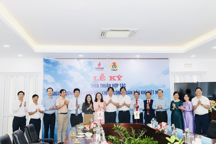 Công đoàn Dầu khí Việt Nam ký kết thỏa thuận hợp tác với PV College Công đoàn Dầu khí Việt Nam ký kết thỏa thuận hợp tác với PV College