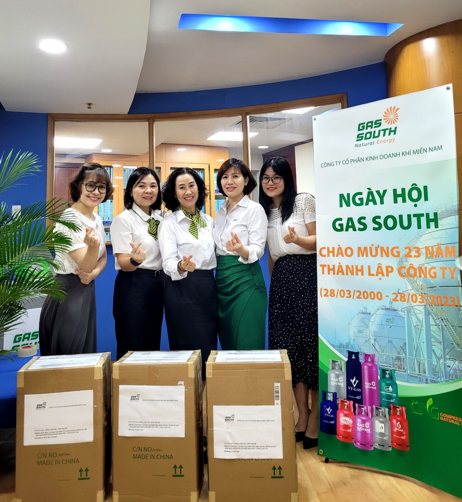 Chị em nhân viên Gas South thực hiện chương trình nhân ái nhân dịp kỷ niệm 23 năm thành lập Công ty Chị em nhân viên Gas South thực hiện chương trình nhân ái nhân dịp kỷ niệm 23 năm thành lập Công ty