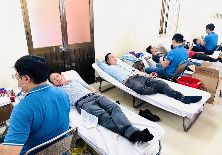 Công đoàn Vietsovpetro tổ chức cho CBCNV-NLĐ tham gia chương trình hiến máu tình nguyện đợt 1 năm 2023 Công đoàn Vietsovpetro tham gia chương trình hiến máu tình nguyện tại Bà Rịa - Vũng Tàu