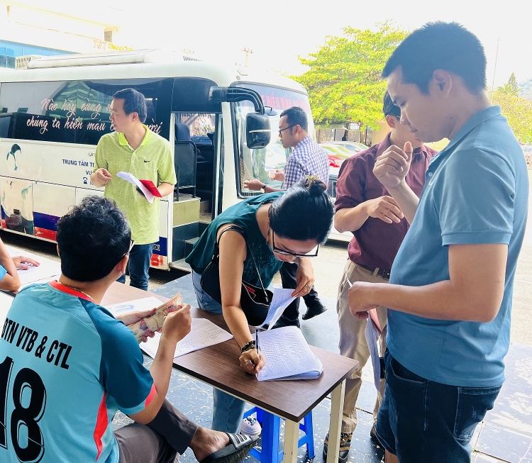 Công đoàn Vietsovpetro tổ chức cho CBCNV-NLĐ tham gia chương trình hiến máu tình nguyện đợt 1 năm 2023 Công đoàn Vietsovpetro tham gia chương trình hiến máu tình nguyện tại Bà Rịa - Vũng Tàu