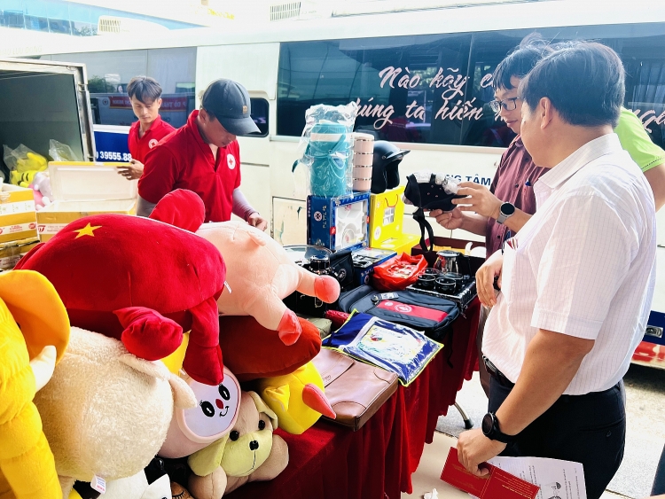 Công đoàn Vietsovpetro tổ chức cho CBCNV-NLĐ tham gia chương trình hiến máu tình nguyện đợt 1 năm 2023 Công đoàn Vietsovpetro tham gia chương trình hiến máu tình nguyện tại Bà Rịa - Vũng Tàu