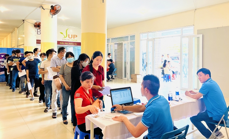 Công đoàn Vietsovpetro tổ chức cho CBCNV-NLĐ tham gia chương trình hiến máu tình nguyện đợt 1 năm 2023 Công đoàn Vietsovpetro tham gia chương trình hiến máu tình nguyện tại Bà Rịa - Vũng Tàu
