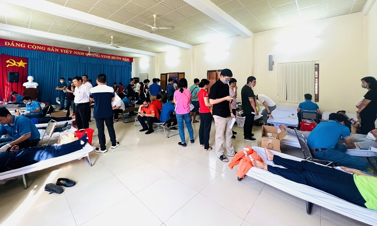 Công đoàn Vietsovpetro tổ chức cho CBCNV-NLĐ tham gia chương trình hiến máu tình nguyện đợt 1 năm 2023 Công đoàn Vietsovpetro tham gia chương trình hiến máu tình nguyện tại Bà Rịa - Vũng Tàu