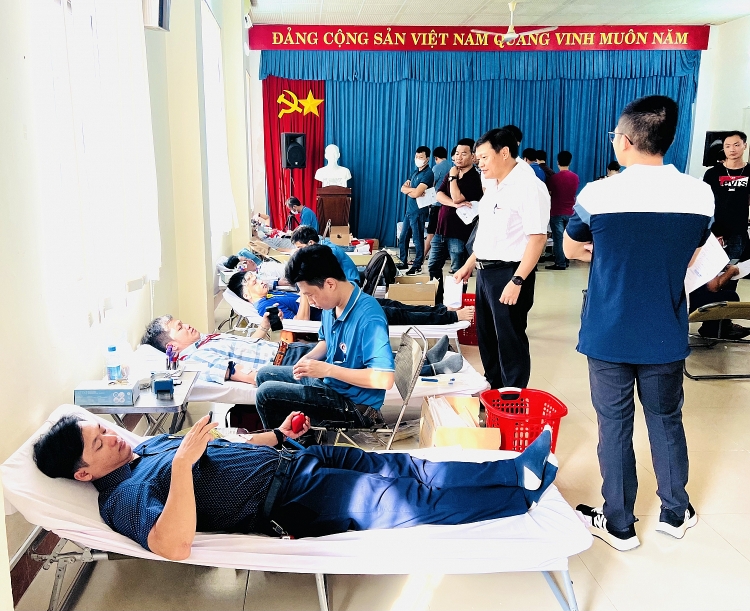 Công đoàn Vietsovpetro tổ chức cho CBCNV-NLĐ tham gia chương trình hiến máu tình nguyện đợt 1 năm 2023 Công đoàn Vietsovpetro tham gia chương trình hiến máu tình nguyện tại Bà Rịa - Vũng Tàu