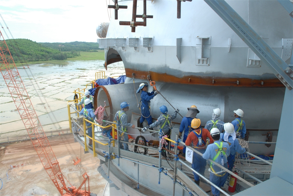 Xây dựng, thử nghiệm vận hành và nghiệm thu NMLD Dung Quất Xây dựng, thử nghiệm vận hành và nghiệm thu NMLD Dung Quất