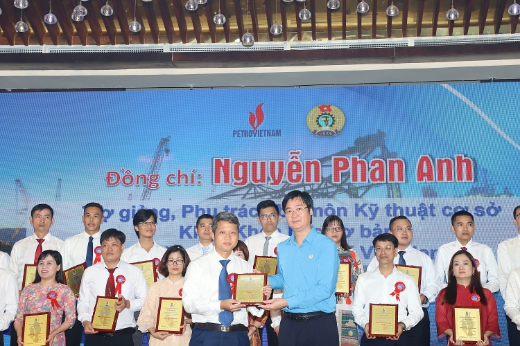 CĐ DKVN phát động Tháng Công nhân và tuyên dương người lao động Dầu khí tiêu biểu năm 2023 CĐ DKVN phát động Tháng Công nhân và tuyên dương người lao động Dầu khí tiêu biểu năm 2023