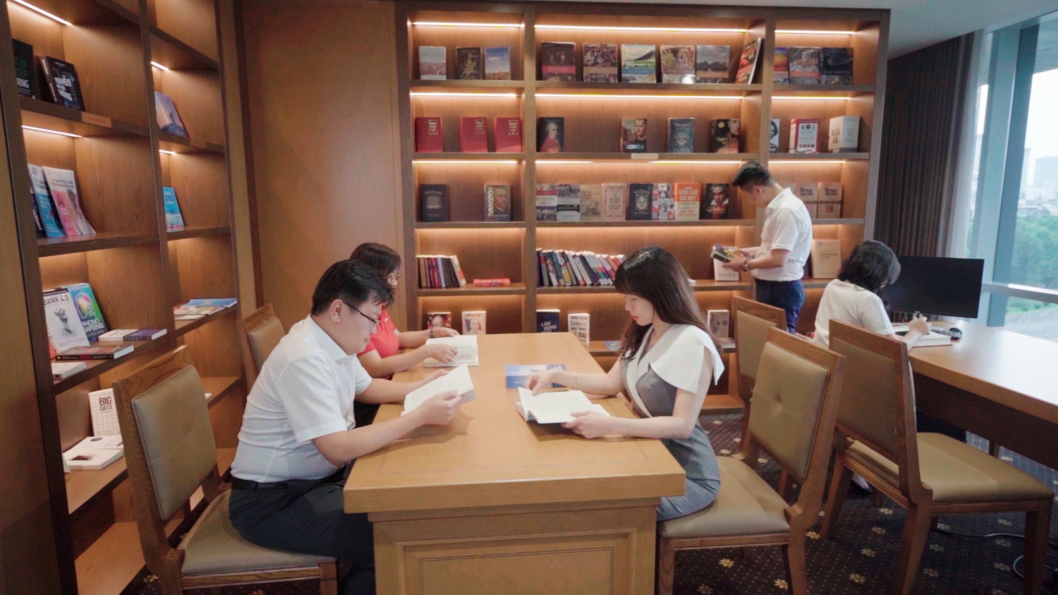 Người lao động đã kiến tạo, bồi đắp và đang dần thụ hưởng những giá trị tốt đẹp từ văn hóa Petrovietnam Người lao động đã kiến tạo, bồi đắp và đang dần thụ hưởng những giá trị tốt đẹp từ văn hóa Petrovietnam