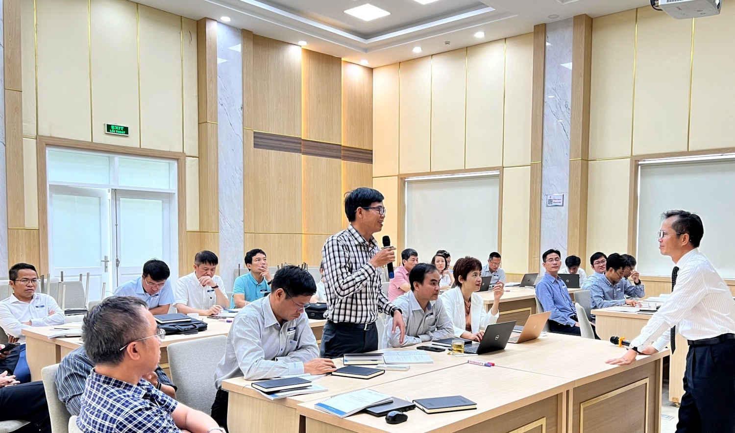 Khóa đào tạo “Chuyển đổi số dành cho Lãnh đạo” do PV GAS phối hợp tổ chức có hình thức mở, tăng cường trao đổi và thực hành những nội dung mới trong điều hành Khóa đào tạo “Chuyển đổi số dành cho Lãnh đạo” do PV GAS phối hợp tổ chức có hình thức mở, tăng cường trao đổi và thực hành những nội dung mới trong điều hành