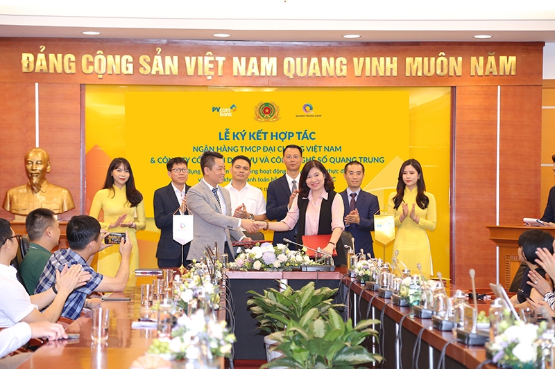 PVcomBank đi đầu trong ứng dụng cơ sở dữ liệu quốc gia về dân cư, hướng tới chuyển đổi số toàn diện PVcomBank đi đầu trong ứng dụng cơ sở dữ liệu quốc gia về dân cư, hướng tới chuyển đổi số toàn diện