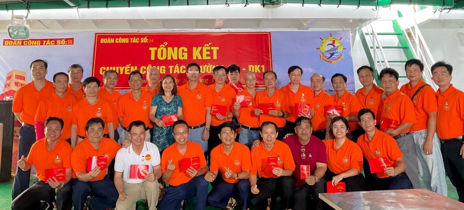 Đoàn công tác số 14 tổ chức nhiều hoạt động trên chuyến tàu thân thương để kết nối các thành viên Đoàn công tác số 14 tổ chức nhiều hoạt động trên chuyến tàu thân thương để kết nối các thành viên