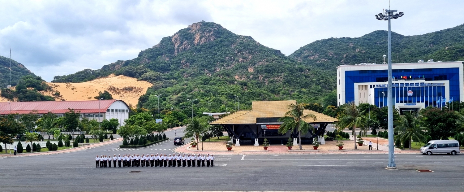 Hình ảnh biển đảo quê hương sẽ ghi dấu ấn tự hào, yêu thương và ngưỡng mộ trong lòng mỗi người đến Hình ảnh biển đảo quê hương sẽ ghi dấu ấn tự hào, yêu thương và ngưỡng mộ trong lòng mỗi người đến