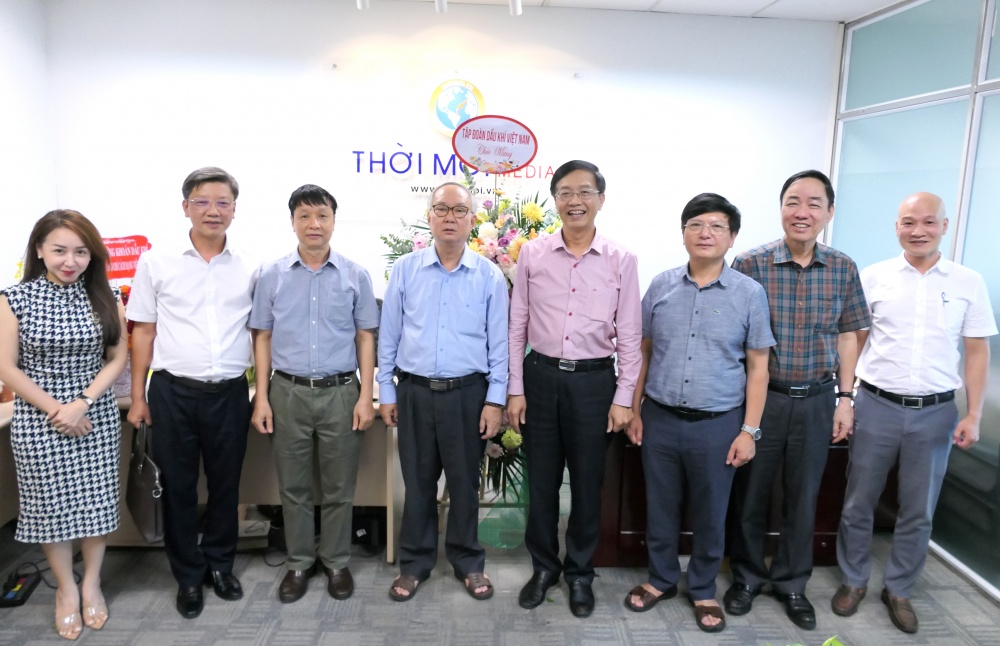 Lãnh đạo Tập đoàn Dầu khí Việt Nam chúc mừng Tạp chí Năng lượng Mới - PetroTimes Lãnh đạo Tập đoàn Dầu khí Việt Nam chúc mừng Tạp chí Năng lượng Mới - PetroTimes