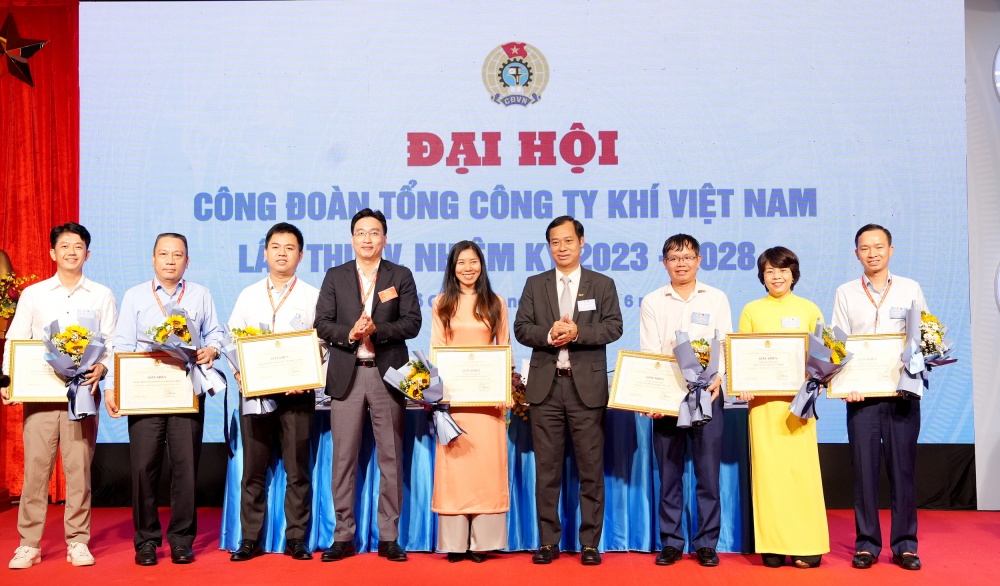Công đoàn PV GAS khen thưởng các công đoàn cơ sở đã có thành tích xuất sắc trong phong trào thi đua lao động giỏi và xây dựng tổ chức Công đoàn vững mạnh” nhiệm kỳ 2018 – 2023 Công đoàn PV GAS khen thưởng các công đoàn cơ sở đã có thành tích xuất sắc trong phong trào thi đua lao động giỏi và xây dựng tổ chức Công đoàn vững mạnh” nhiệm kỳ 2018 – 2023