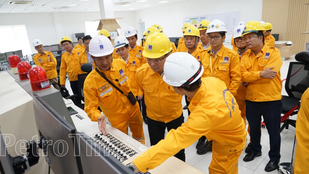 Tổng Giám đốc Petrovietnam Lê Mạnh Hùng kiểm tra hoạt động Kho cảng LNG Thị Vải Tổng Giám đốc Petrovietnam Lê Mạnh Hùng kiểm tra hoạt động Kho cảng LNG Thị Vải