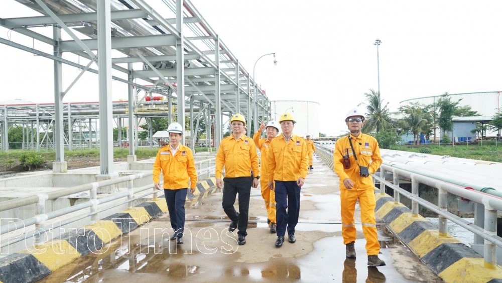 Tổng Giám đốc Petrovietnam Lê Mạnh Hùng kiểm tra hoạt động Kho cảng LNG Thị Vải Tổng Giám đốc Petrovietnam Lê Mạnh Hùng kiểm tra hoạt động Kho cảng LNG Thị Vải