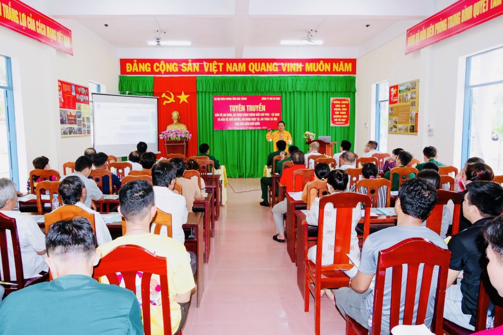 Công ty Khí Cà Mau đã phối hợp trực tiếp với các Đồn Biên phòng, Chi cục Thủy sản của các tỉnh tổ chức 12 lớp tuyên truyền đảm bảo an ninh, an toàn đường ống dẫn khí dưới biển. Công ty Khí Cà Mau đã phối hợp trực tiếp với các Đồn Biên phòng, Chi cục Thủy sản của các tỉnh tổ chức 12 lớp tuyên truyền đảm bảo an ninh, an toàn đường ống dẫn khí dưới biển.