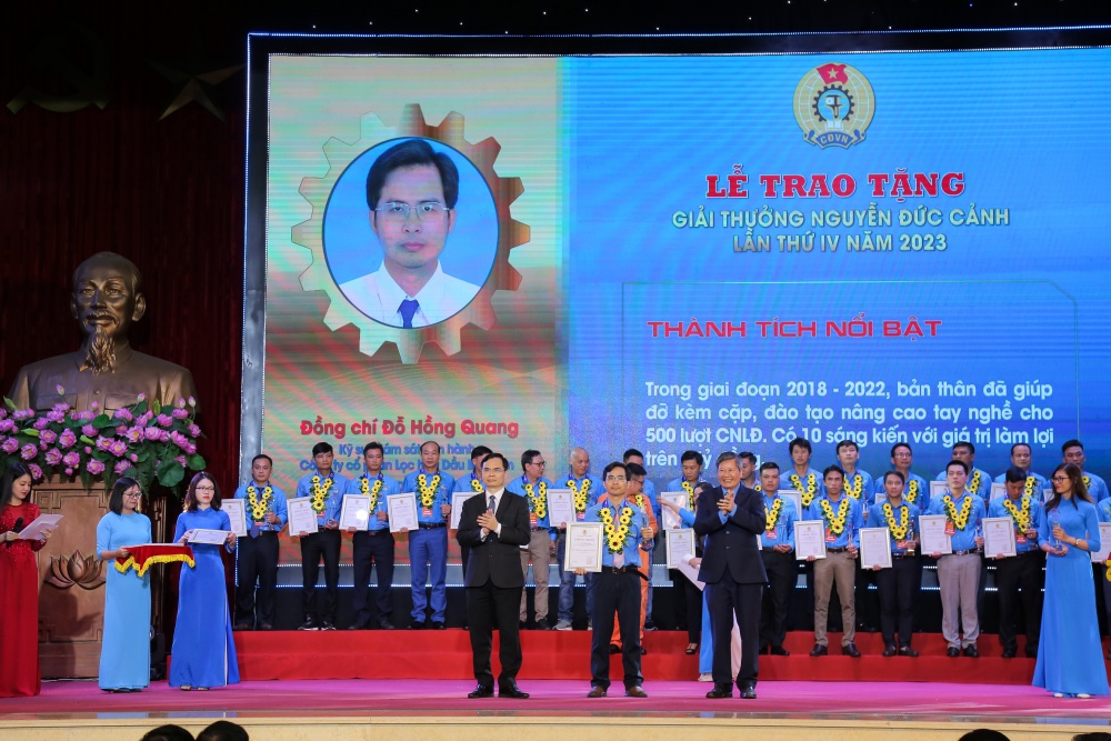 5 người lao động Dầu khí tiêu biểu nhận Giải thưởng Nguyễn Đức Cảnh lần thứ IV 5 người lao động Dầu khí tiêu biểu nhận Giải thưởng Nguyễn Đức Cảnh lần thứ IV