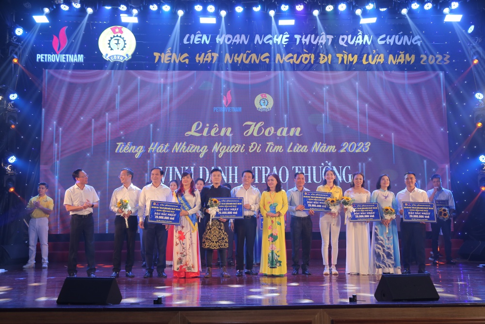 25 tiết mục đặc sắc tham gia Liên hoan “Tiếng hát những người đi tìm lửa” năm 2023 khu vực phía Bắc 25 tiết mục đặc sắc tham gia Liên hoan “Tiếng hát những người đi tìm lửa” năm 2023 khu vực phía Bắc