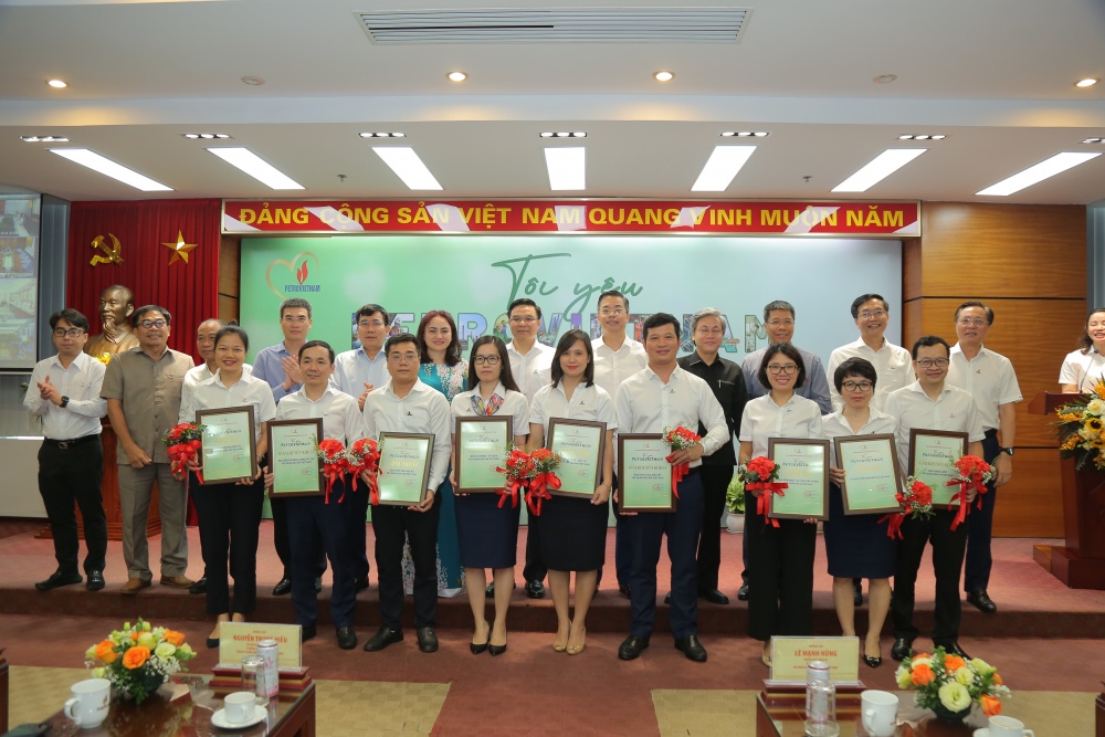 Tình yêu Petrovietnam sẽ là động lực Tập đoàn phát triển bền vững hơn, mạnh mẽ hơn Tình yêu Petrovietnam sẽ là động lực Tập đoàn phát triển bền vững hơn, mạnh mẽ hơn