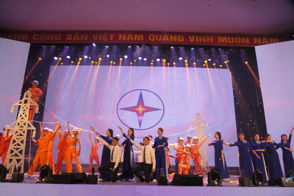 Tiết mục Petrovietnam giành 1 giải vàng, 2 giải bạc tại Hội diễn nghệ thuật kỷ niệm 5 năm thành lập Ủy ban Quản lý vốn nhà nước tại doanh nghiệp