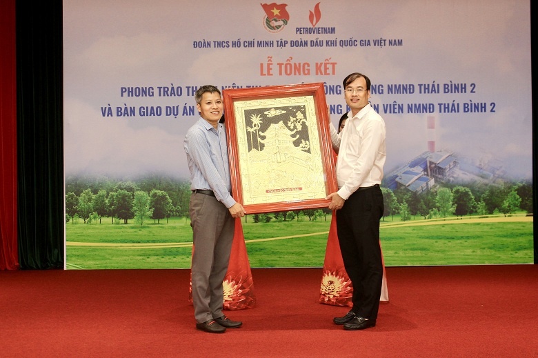 Phong trào thanh niên thi đua trên công trường góp phần làm hồi sinh NMNĐ Thái Bình 2