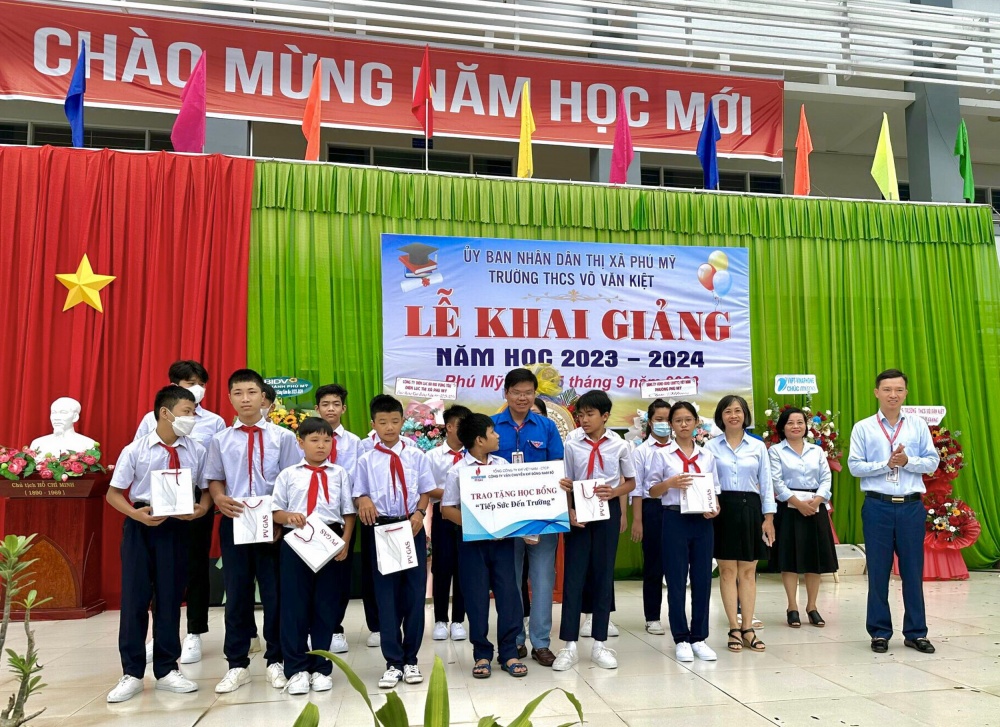 80 suất học bổng đã được KĐN gửi tặng các trường trong tỉnh Bà Rịa – Vũng Tàu 80 suất học bổng đã được KĐN gửi tặng các trường trong tỉnh Bà Rịa – Vũng Tàu