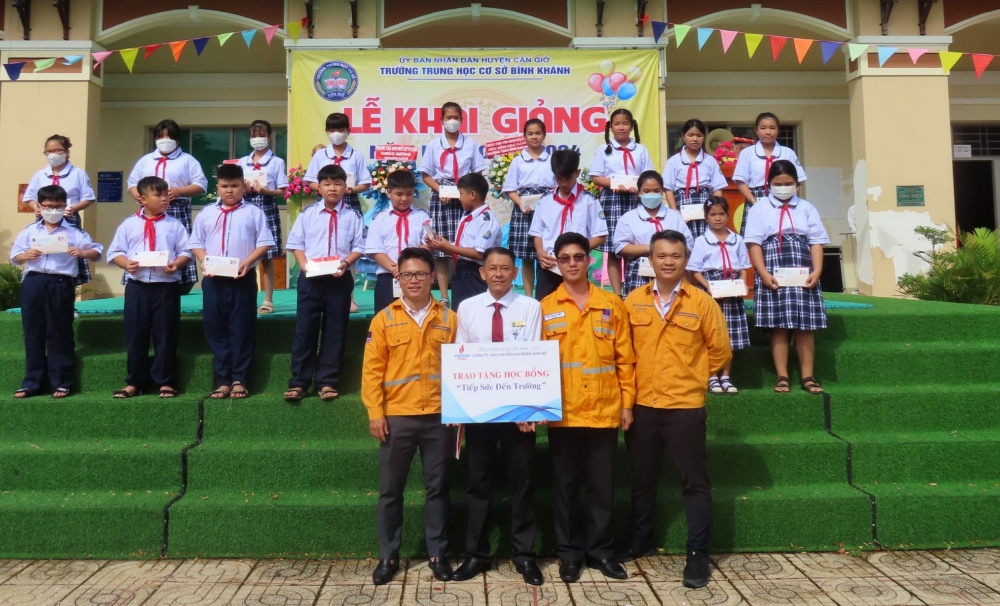 40 suất học bổng đã được KĐN trao tặng các em học sinh trường THCS Bình Khánh, huyện Cần Giờ, TP. Hồ Chí Minh 40 suất học bổng đã được KĐN trao tặng các em học sinh trường THCS Bình Khánh, huyện Cần Giờ, TP. Hồ Chí Minh