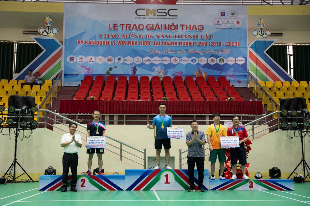 Tuyển thủ Đặng Thanh Tùng - Ban Chiến lược giành 1 huy chương đồng nội dung đơn nam dưới 40. Tuyển thủ Đặng Thanh Tùng - Ban Chiến lược giành 1 huy chương đồng nội dung đơn nam dưới 40.