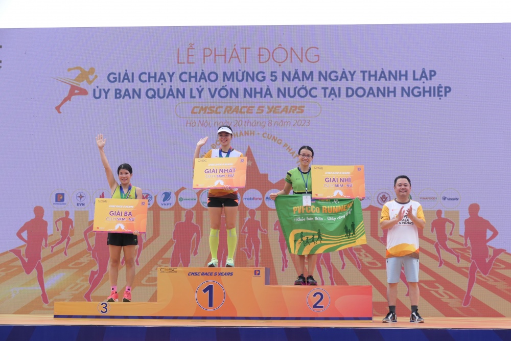 Vận động viên Nguyễn Thị Minh Hiền - Tổng Công ty Phân bón và Hóa chất Dầu khí (PVFCCo) đạt giải Nhì nội dung 5 km nữ; vận động viên Vương Thị Bốn - Công ty Cổ phần Phân bón Dầu khí Cà Mau (PVCFC) đạt giải Ba nội dung 5 km nữ. Vận động viên Nguyễn Thị Minh Hiền - Tổng Công ty Phân bón và Hóa chất Dầu khí (PVFCCo) đạt giải Nhì nội dung 5 km nữ; vận động viên Vương Thị Bốn - Công ty Cổ phần Phân bón Dầu khí Cà Mau (PVCFC) đạt giải Ba nội dung 5 km nữ.