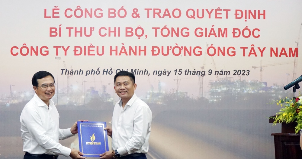 Trao quyết định Bí thư Chi bộ, Tổng Giám đốc SWPOC cho đồng chí Trần Thanh Hải Trao quyết định Bí thư Chi bộ, Tổng Giám đốc SWPOC cho đồng chí Trần Thanh Hải