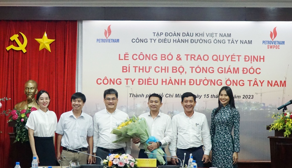 Trao quyết định Bí thư Chi bộ, Tổng Giám đốc SWPOC cho đồng chí Trần Thanh Hải Trao quyết định Bí thư Chi bộ, Tổng Giám đốc SWPOC cho đồng chí Trần Thanh Hải