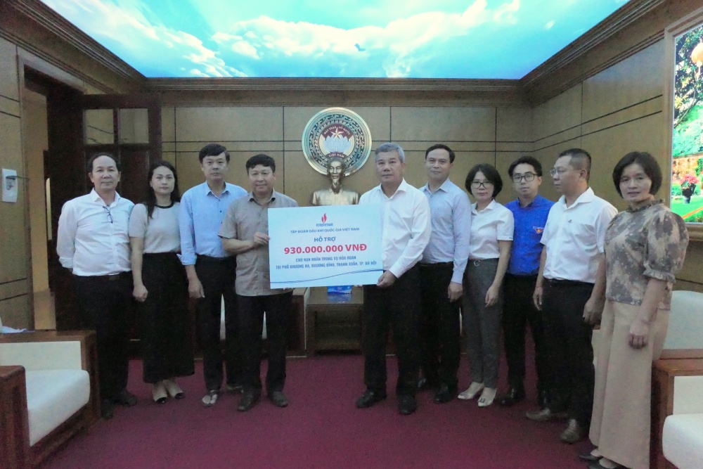 Lãnh đạo Petrovietnam thăm hỏi, động viên và trao gần 1 tỷ đồng hỗ trợ các nạn nhân vụ cháy chung cư mini ở Hà Nội Lãnh đạo Petrovietnam thăm hỏi, động viên và trao gần 1 tỷ đồng hỗ trợ các nạn nhân vụ cháy chung cư mini ở Hà Nội