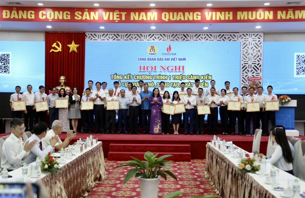 CĐ DKVN: Chương trình “1 triệu sáng kiến” là động lực thi đua sáng tạo cho người lao động Dầu khí CĐ DKVN: Chương trình “1 triệu sáng kiến” là động lực thi đua sáng tạo cho người lao động dầu khí