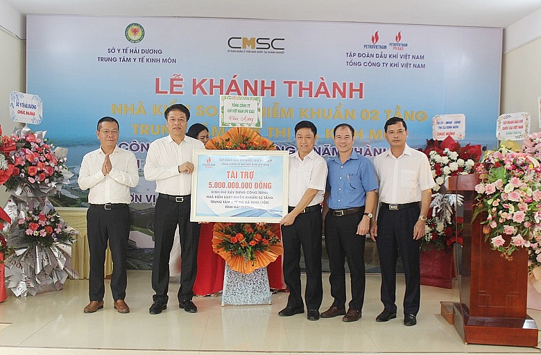 Gắn biển Công trình Nhà kiểm soát nhiễm khuẩn Trung tâm Y tế thị xã Kinh Môn Gắn biển Công trình Nhà kiểm soát nhiễm khuẩn Trung tâm Y tế thị xã Kinh Môn