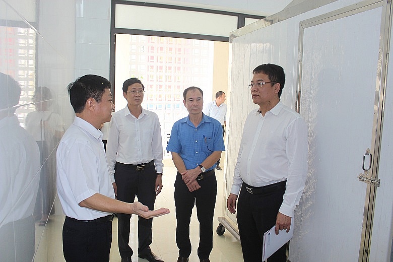 Gắn biển Công trình Nhà kiểm soát nhiễm khuẩn Trung tâm Y tế thị xã Kinh Môn Gắn biển Công trình Nhà kiểm soát nhiễm khuẩn Trung tâm Y tế thị xã Kinh Môn