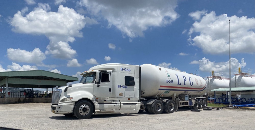 Công tác giao nhận LPG bằng xe bồn chuyên dụng Công tác giao nhận LPG bằng xe bồn chuyên dụng
