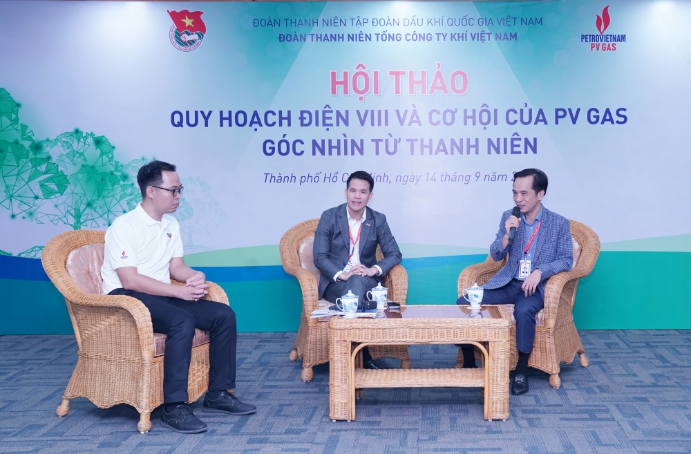 H5. Đồng chí Huỳnh Quang Hải, Phó Tổng Giám đốc chia sẻ với thanh niên PV GAS H5. Đồng chí Huỳnh Quang Hải, Phó Tổng Giám đốc chia sẻ với thanh niên PV GAS