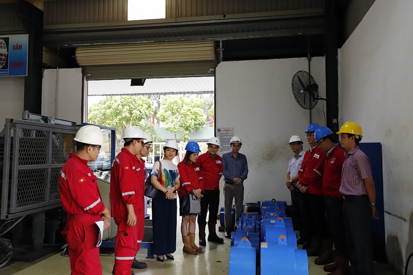 Lãnh đạo Công đoàn DKVN thăm thực tế các sáng kiến của PV Drilling Lãnh đạo Công đoàn Dầu khí Việt Nam tham quan thực tế các sáng kiến của PV Drilling