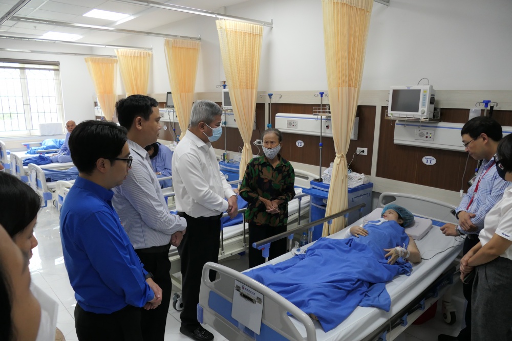 Đoàn công tác thăm hỏi, động viên chị Lê Thị Thời Đoàn công tác thăm hỏi, động viên chị Lê Thị Thời