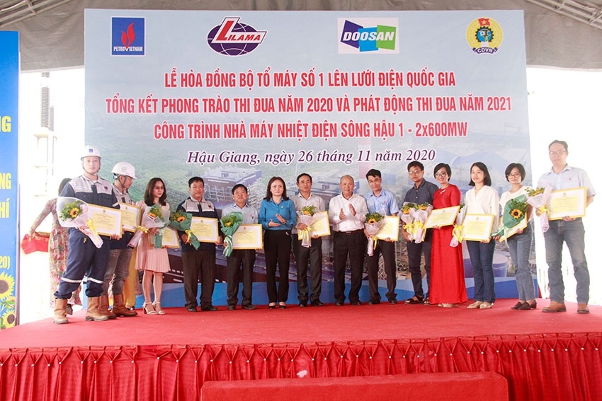 Lãnh đạo Petrovietnam, CĐ DKVN khen thưởng các tập thể, cá nhân có thành tích xuất sắc trong phong trào thi đua năm 2020 tại Dự án NMNĐ Sông Hậu 1. Lãnh đạo Petrovietnam, CĐ DKVN khen thưởng các tập thể, cá nhân có thành tích xuất sắc trong phong trào thi đua năm 2020 tại Dự án NMNĐ Sông Hậu 1.