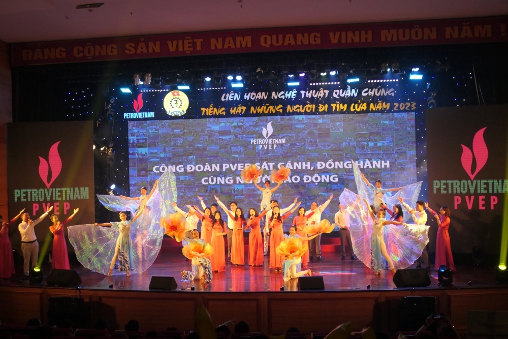 Liên hoan “Tiếng hát những người đi tìm Lửa” phía Bắc tại Hà Nội. Liên hoan “Tiếng hát những người đi tìm Lửa” phía Bắc tại Hà Nội.