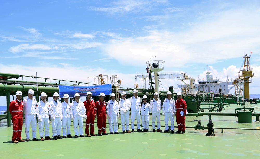 Chủ tịch HĐTV Petrovietnam Hoàng Quốc Vượng thăm và làm việc tại cụm giàn Sao Vàng - Đại Nguyệt
