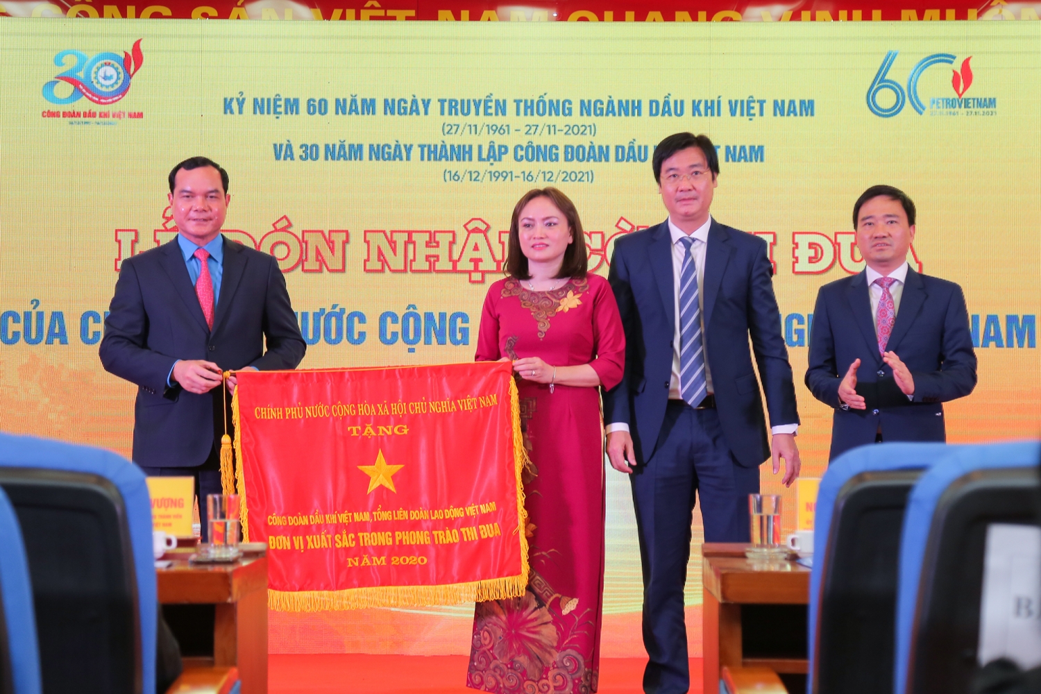 Công đoàn Dầu khí Việt Nam - điểm tựa vững chắc cho người lao động dầu khí Công đoàn Dầu khí Việt Nam - điểm tựa vững chắc cho người lao động dầu khí