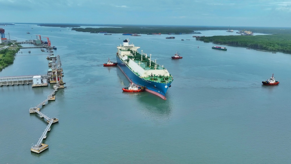 Chuỗi dự án Kho chứa LNG Thị Vải nằm ở vị trí thuận lợi với luồng hàng hải sôi động Cái Mép - Thị Vải, phù hợp tiếp nhận các tàu LNG siêu trọng lực Chuỗi dự án Kho chứa LNG Thị Vải nằm ở vị trí thuận lợi với luồng hàng hải sôi động Cái Mép - Thị Vải, phù hợp tiếp nhận các tàu LNG siêu trọng lực