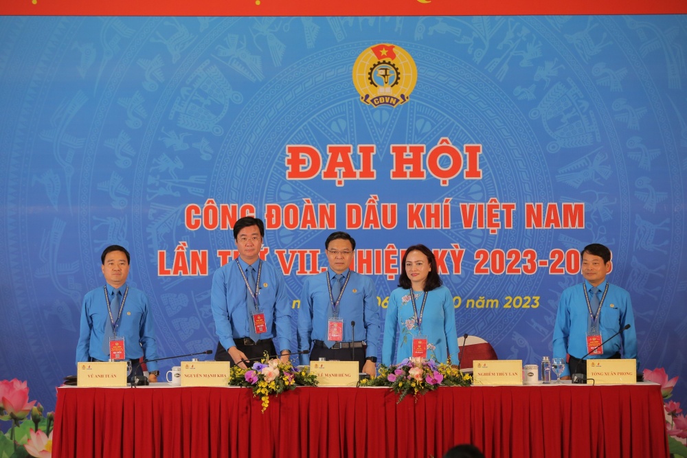 Đoàn Chủ tịch điều hành Đại hội.