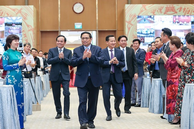Thủ tướng Phạm Minh Chính cùng các Phó Thủ tướng Lê Minh Khái, Trần Lưu Quang tới dự buổi gặp mặt của Thường trực Chính phủ với đại diện doanh nhân Việt Nam - Ảnh: VGP/Nhật Bắc Thủ tướng Phạm Minh Chính cùng các Phó Thủ tướng Lê Minh Khái, Trần Lưu Quang tới dự buổi gặp mặt của Thường trực Chính phủ với đại diện doanh nhân Việt Nam - Ảnh: VGP/Nhật Bắc